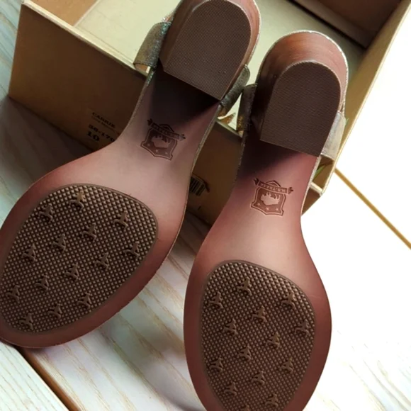 🆕🌿TRASK GOLD SANDALS🌿 - Picture 6 of 8